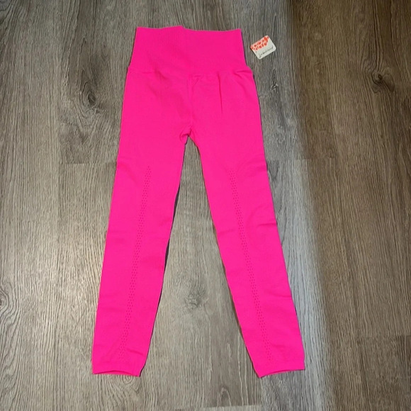 Free People Movement Good Karma Barbie Core Tropical Pink 7/8 Leggings - Picture 7 of 7